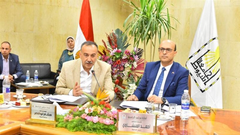 محافظ أسيوط خلال