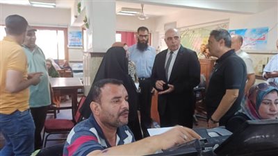 سكرتير عام البحيرة يتابع العمل بالمركز التكنولوجي والتحول الرقمي بكفر الدوار