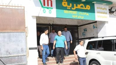 محافظ الوادي الجديد يجري جولة صباحية على المصرية ماركت ومستشفى الخارجة التخصصي