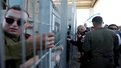 احتجاجات على تحقيق لجيش إسرائيل في تعرض معتقل فلسطيني لانتهاكات