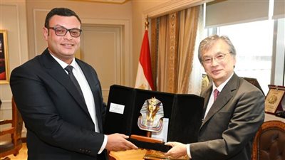 وزير الإسكان يبحث مع السفير الياباني بالقاهرة التعاون في مجال التشييد والبناء