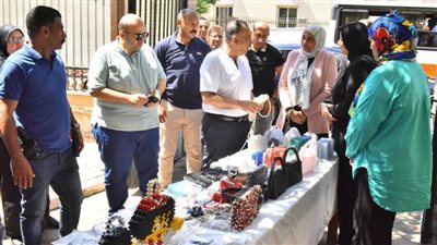 محافظ أسيوط يتفقد معرض الأسر المنتجة وورش عمل الأطفال وندوة تدوير المخلفات الزراعية بمكتبة مصر العامة