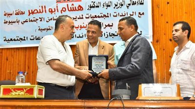 بمشاركة 350 رائدة ريفية.. محافظ أسيوط يلتقي الرائدات الريفيات بمراكز أبنوب والقوصية وديروط