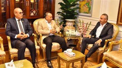 محافظ أسيوط يستقبل رئيس جهاز تعمير الوادي الجديد لتقديم التهنئة واستعراض مشروعات حياة كريمة