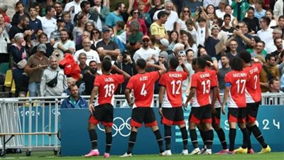 فرحة عارمة تجتاح مدرجات الجمهور المصري بعد فوز التاريخي للمنتخب الأولمبي لكرة القدم على إسبانيا