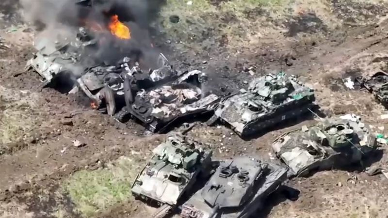 دبابات مدمرة في أوكرانيا