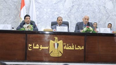 محافظ سوهاج يترأس الاجتماع الدوري مع القيادات التنفيذية 