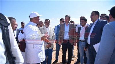 وزير الزراعة ومحافظ مطروح يتفقدان جهود التنمية الزراعية في منطقة وادى الحريقة