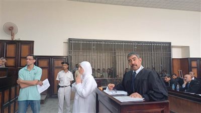 تأجيل محاكمة معلمة ذبحت زوجها وأصابت نجلهما بأسيوط
