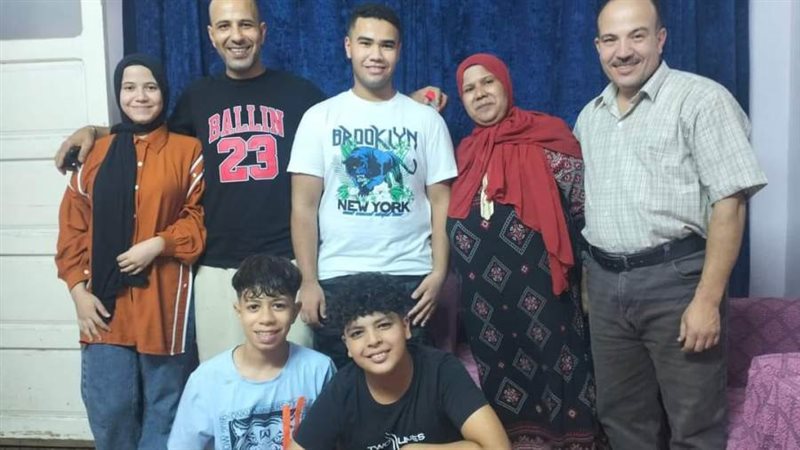 الطالب وسط أسرته