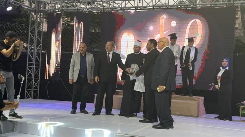 تكريم أوائل الشهادتين