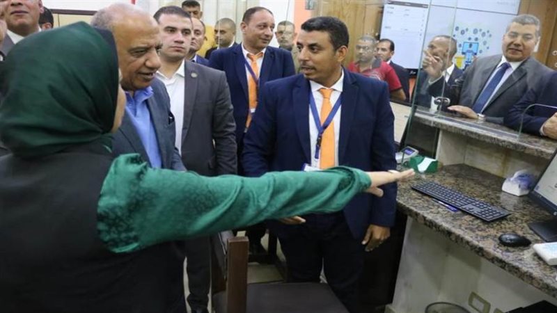 وزير الكهرباء يواصل