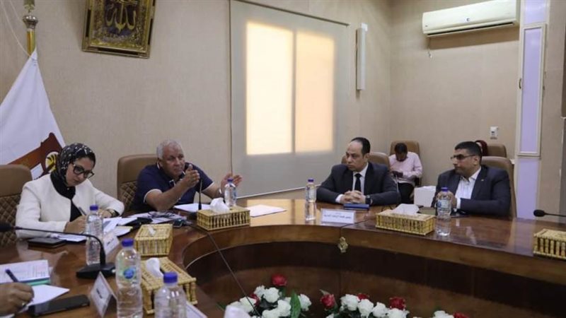 جانب من لقاء محافظ