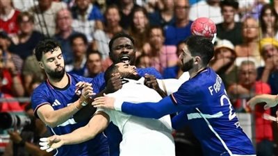 مصدر بجهاز منتخب اليد: خطأ فني لحكم موقعة فرنسا تسبب في إهدار فوز الفراعنة 