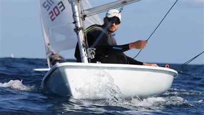 علي بدوي لاعب منتخب الشراع ينهي السباق الثاني في المركز 39 بأولمبياد باريس