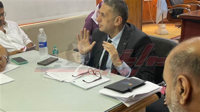 أبوالسعد يجتمع بمديري مستشفيات المنشآت الصحية بكفر الشيخ