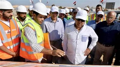 وزير النقل يتفقد مواقع العمل بمشروع القطار الكهربائي السريع من العلمين حتى وادي النطرون