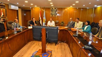 محافظ أسيوط يلتقي بمربي الماشية وأصحاب المزارع على مستوى المحافظة لمناقشة سبل الارتقاء بالإنتاج الحيواني