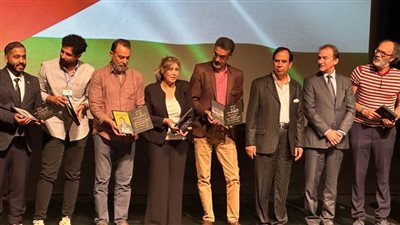 وزير الثقافة يهنئ فريق عمل 