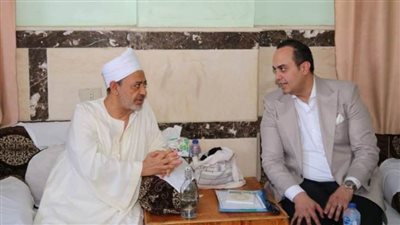 فضيلة الإمام الأكبر يلتقي رئيس الرعاية الصحية ويُثمّن جهود الأطقم الطبية بالأقصر