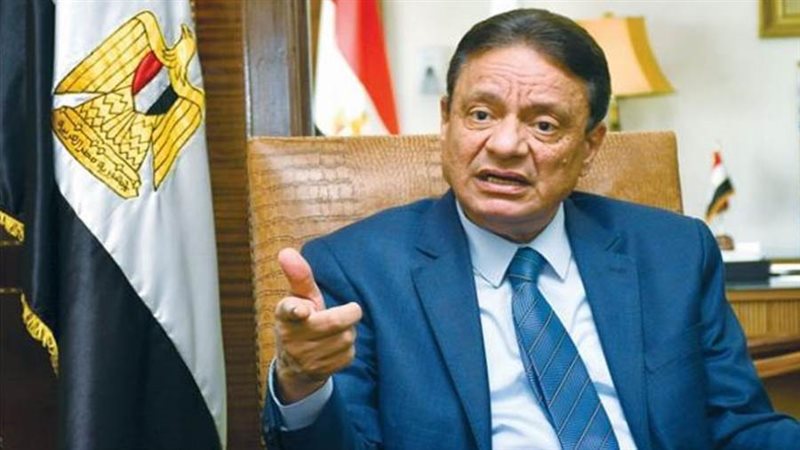 الكاتب الصحفي كرم