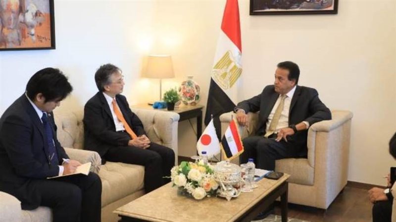 وزير الصحة وسفير