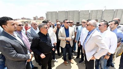 وزير الإسكان يتفقد وحدات 