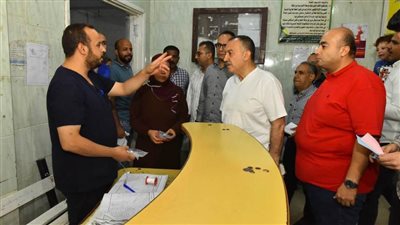محافظ أسيوط يفاجئ مستشفى القوصية المركزي فجراً 