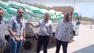 شاهد ..ضبط سيارة نقل أثناء تهريبها 6 طن دقيق بلدي مدعم بمركز دمنهور 