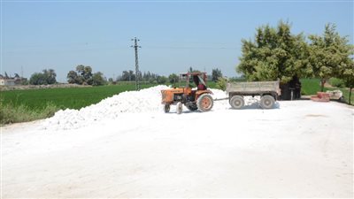 إزالة محجرين لتشوينات مواد البناء تمت إقامتها على أرض زراعية بقرية خربتا