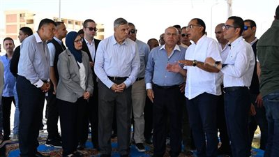 مدبولي: هدف الزيارات الأسبوعية بمواقع العمل تشجيع الصناعة الوطنية والقطاع الخاص على التوسع بالمشروعات