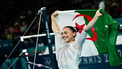 الذهبية الأولى للعرب في أولمبياد باريس.. الجزائرية كيليا نمور تتوج بذهبية في منافسات الجمباز