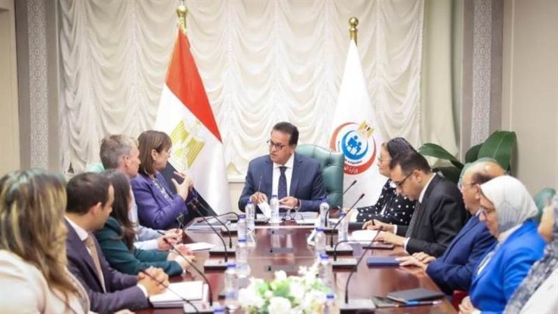 وزير الصحة في اجتماع