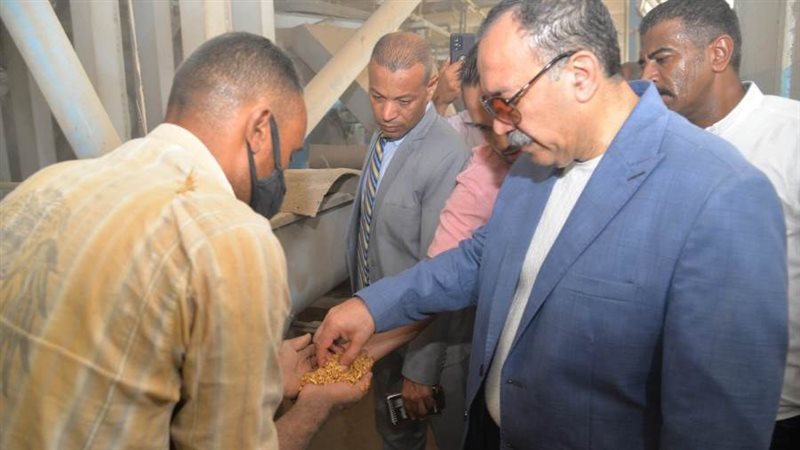 محافظ أسيوط خلال