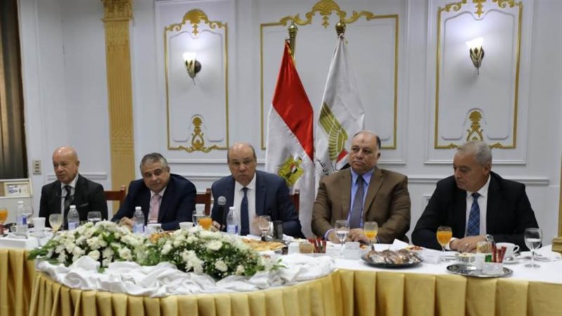 وزير الطيران خلال