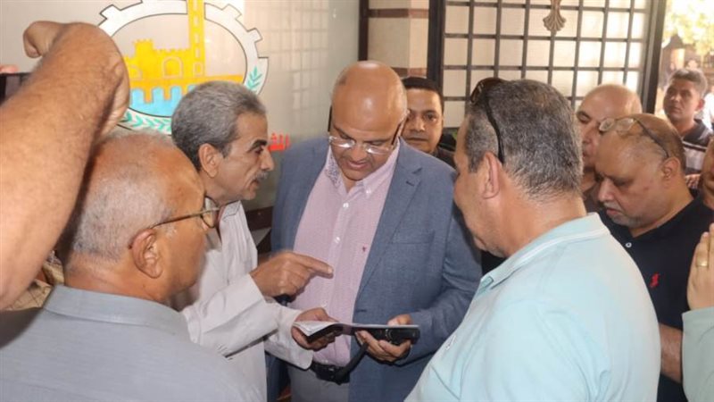 محافظ القليوبية يتلقى