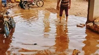 محافظ الوادي الجديد يوجه بتقديم مساعدات عاجلة للأسر المتضررة من الأمطار بقرى درب الأربعين