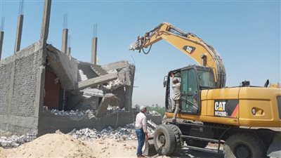 إزالة 57 حالة تعد على أراضي زراعية ومخالفات بناء خلال حملات بأسيوط