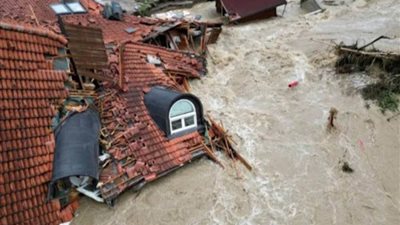 مصرع 10 وفقدان 17 إثر فيضان مفاجئ وانهيار طيني جنوب غربي الصين