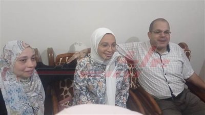 الأولى على الثانوية العامة.. حققت حلمي بـ”الطب“ ووالدتي فقدت الوعي عند سماعها الخبر