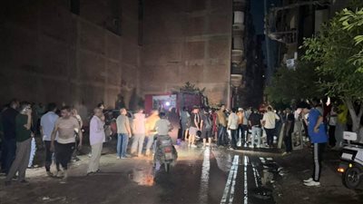 إخماد حريق نشب في مصنع ملابس بالمحلة الكبرى.. صور 