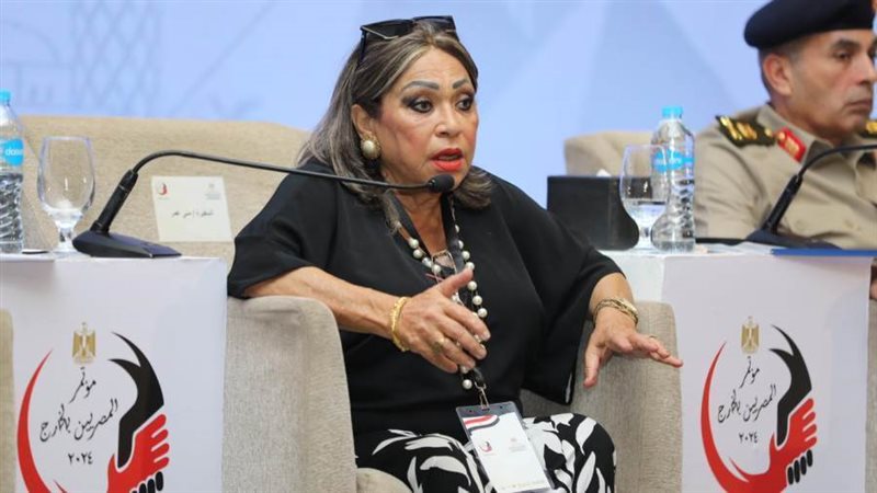 السفيرة منى عمر