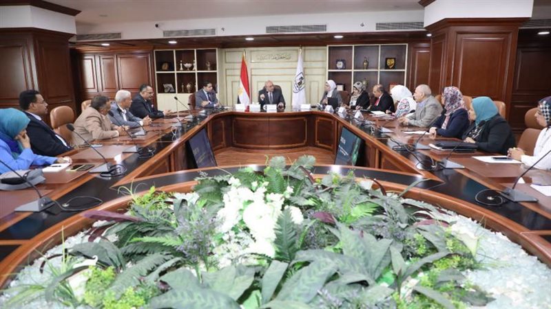 اجتماع محافظ بنى