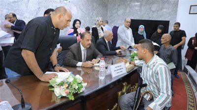 225 مواطنًا يعرضون مطالبهم وشكواهم خلال اللقاء الجماهيري بسوهاج 