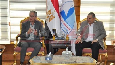 رئيس جامعة كفر الشيخ يستقبل وفد السفارة الهولندية لبحث سبل التعاون العلمي