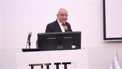 من هو الدكتور محمود هاشم الحائز على جائزة النيل؟