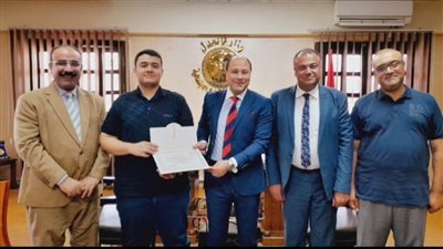 رئيس محكمة شمال الزقازيق يُكرم السابع على الجمهورية بالثانوية العامة