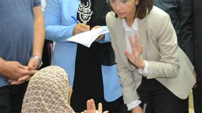 شاهد.. محافظ البحيرة تلتقي بـ 18 مواطنا وتوجه رؤساء المدن ببحث حالاتهم على أرض الواقع