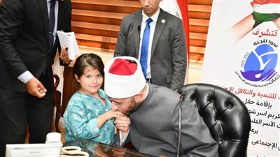 محافظ القليوبية ووزير الأوقاف يستقبلان ضيوف مصر من أبناء فلسطين