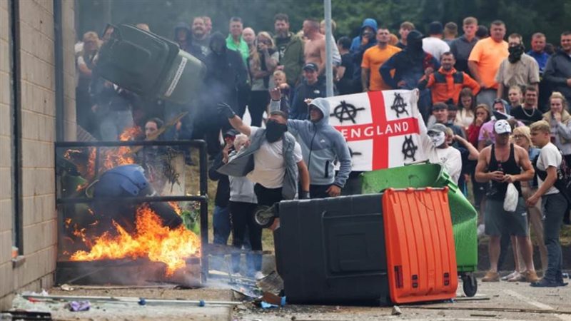 بدأت أعمال الشغب